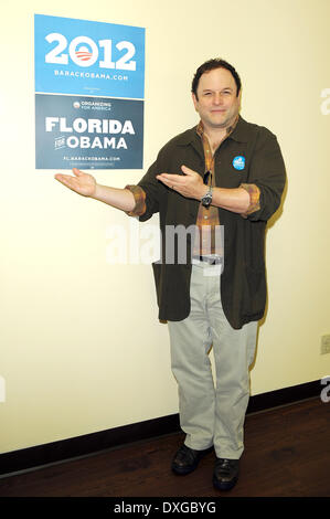 Schauspieler Jason Alexander schließt sich Obama For America Florida für Medicare Rundtisch mit lokalen Senioren an der Mae Volen Center Boc Stockfoto