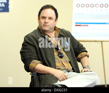 Schauspieler Jason Alexander schließt sich Obama For America Florida für Medicare Rundtisch mit lokalen Senioren an der Mae Volen Center Boc Stockfoto