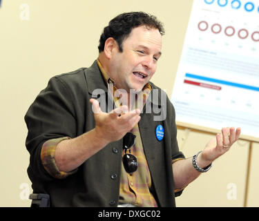 Schauspieler Jason Alexander schließt sich Obama For America Florida für Medicare Rundtisch mit lokalen Senioren an der Mae Volen Center Boc Stockfoto