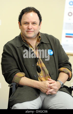 Schauspieler Jason Alexander schließt sich Obama For America Florida für Medicare Rundtisch mit lokalen Senioren an der Mae Volen Center Boc Stockfoto