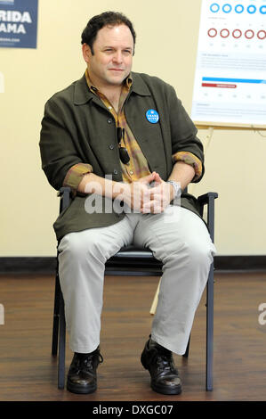 Schauspieler Jason Alexander schließt sich Obama For America Florida für Medicare Rundtisch mit lokalen Senioren an der Mae Volen Center Boc Stockfoto