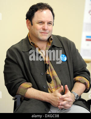 Schauspieler Jason Alexander schließt sich Obama For America Florida für Medicare Rundtisch mit lokalen Senioren an der Mae Volen Center Boc Stockfoto