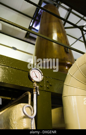 Manometer auf noch in der Ardbeg Brennerei, Isle of Islay, Inneren Hebriden, Schottland Stockfoto