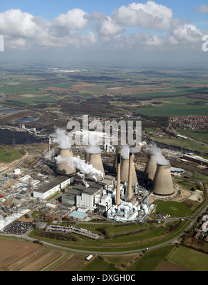 Luftaufnahme von Ferrybridge Kraftwerk in Yorkshire Stockfoto