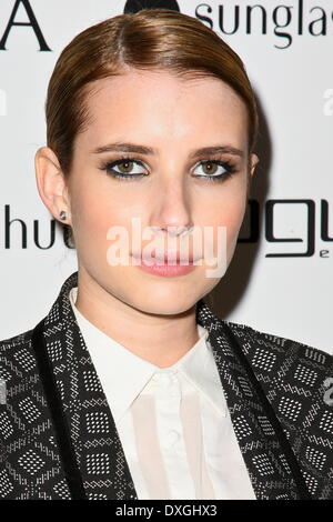 Emma Roberts The Vogue Eyewear und CFDA Enthüllung der 'Emma'-Sonnenbrille mit Nanette Lepore und Emma Roberts statt im Sunglass Hut Flagshipstore. Mitwirkende: Emma Roberts wo: New York City, Vereinigte Staaten, wann: 18. Oktober 2012 Stockfoto