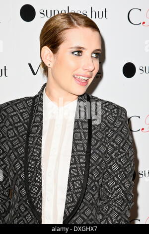 Emma Roberts The Vogue Eyewear und CFDA Enthüllung der 'Emma'-Sonnenbrille mit Nanette Lepore und Emma Roberts statt im Sunglass Hut Flagshipstore. Mitwirkende: Emma Roberts wo: New York City, Vereinigte Staaten, wann: 18. Oktober 2012 Stockfoto
