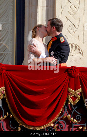 Gräfin Stephanie de Lannoy und Prinz Guillaume von Luxemburg die offizielle Hochzeit von Prinz Guillaume von Luxemburg und Gräfin Stephanie de Lannoy im Grand-Ducal Palast in Luxemburg - Balkon - 20.10.12 wenn: 20. Oktober 2012 ** oder Veröffentlichung in Deutschland ** Stockfoto