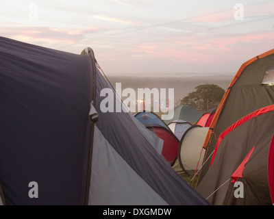 Zelten außerhalb Musikfestival Stockfoto