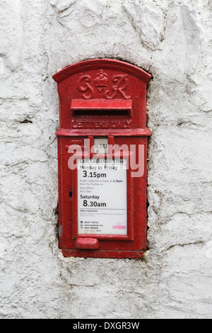 Royal Mail-Briefkasten in Wand, Laphroaig, Isle of Islay, Inneren Hebriden, Schottland Stockfoto