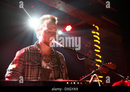 Asgeir Trausti Im Konzert Im reflektierte Und Postbahnhof. Berlin, 24.03.2014 Stockfoto