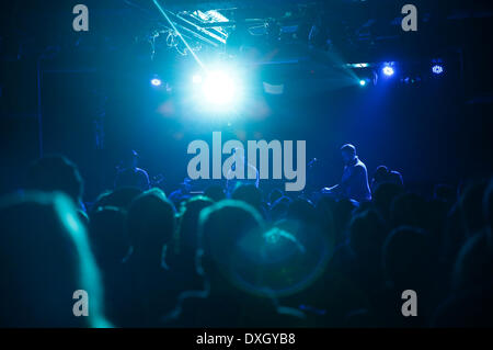 Asgeir Trausti Im Konzert Im reflektierte Und Postbahnhof. Berlin, 24.03.2014 Stockfoto