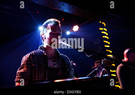 Asgeir Trausti Im Konzert Im reflektierte Und Postbahnhof. Berlin, 24.03.2014 Stockfoto