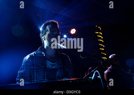 Asgeir Trausti Im Konzert Im reflektierte Und Postbahnhof. Berlin, 24.03.2014 Stockfoto