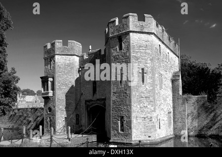 Zugbrücke Eingang zum Bischöfe Palast Brunnen Stadt Somerset England Großbritannien UK Stockfoto