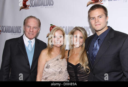 Frank Gifford und Kathie Lee Gifford, Cassidy Gifford und Cody Gifford nach Party für "Skandalös das Musical" statt in der Copacabana-Diskothek. Mitwirkende: Frank Gifford und Kathie Lee Gifford, Cassidy Gifford und Cody Gifford wo: New York City, Vereinigte Staaten, wann: 15. November 2012 Stockfoto