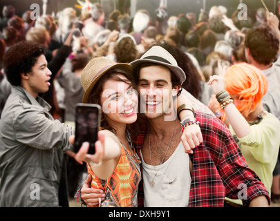 Paar Einnahme Selbstportrait beim Musikfestival Stockfoto