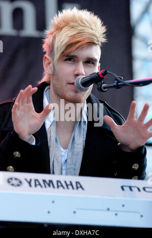 Colton Dixon führt bei The BMO Harris Bank Magnificent Mile Lights Festival Chicago, Illinois - 17.11.12 wo: Chicago, IL W Stockfoto