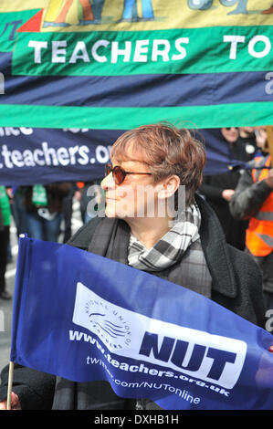 Portland Place, London, UK. 26. März 2014. Christine Blower General Secretary fuer die Mutter an der Spitze des Marsches. Bildnachweis: Matthew Chattle/Alamy Live-Nachrichten Stockfoto