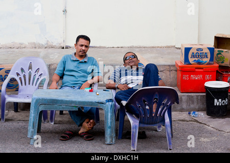 Männer in Nagoya, Batam, Indonesien Stockfoto