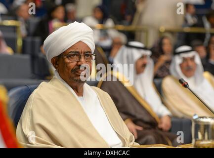 Kuwait-Stadt, Kuwait. 26. März 2014. Sudanesischen Präsidenten Omar al-Bashir besucht 25. Gipfel der arabischen Liga Abschlussveranstaltung in Kuwait-Stadt, Kuwait, 26. März 2014. Bildnachweis: Noufal Ibrahim/Xinhua/Alamy Live-Nachrichten Stockfoto