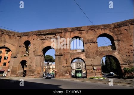 Italien, Rom, Porta Maggiore, Nero Aquädukt Stockfoto