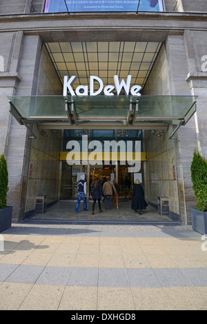 Haupteingang, Kaufhaus KaDeWe, Tauentzienstraße, Berlin, Deutschland / Kaufhaus des Westens Stockfoto