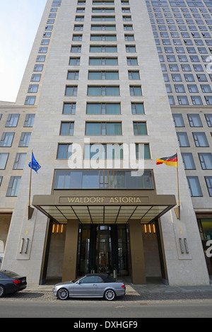 Eingang, Waldorf-Astoria-Hotel, Berlin, Deutschland, Europa Stockfoto