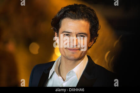 Berlin, Deutschland. 9. Dezember 2014. Datei - ein Archivfoto vom 9. Dezember 2013 zeigt britische Schauspieler Orlando Bloom Ankunft in die Europa-Premiere des Films "The Hobbit: The Desolation Smaug' in Berlin, Deutschland, 9. Dezember 2014. Orlando Bloom (37) werden mit einem Stern in Hollywood geehrt. Foto: Hannibal/Dpa/Alamy Live News Stockfoto