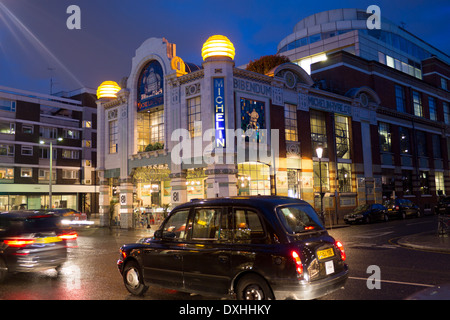 Bibendum Restaurant Michelin Haus bei Nacht Fulham Road South Kensington London England UK Stockfoto