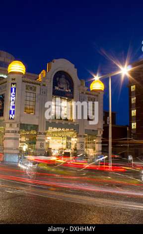 Bibendum Restaurant Michelin Haus bei Nacht Fulham Road South Kensington London England UK Stockfoto