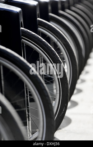 Fahrräder Räder sind in einem öffentlichen Fahrrad Punkt gesehen. Stockfoto