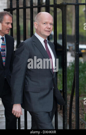 London, UK. 26. März 2014. Außenminister William Hague kommt in der Downing Street für ein Treffen mit ukrainischen UDAR Partei MP Vitali Klitschko, unabhängige MP Petro Poroschenko und Vaterland MP Andriy Shevchenko, auf Mittwoch, 26. März 2014. Bildnachweis: Heloise/Alamy Live-Nachrichten Stockfoto