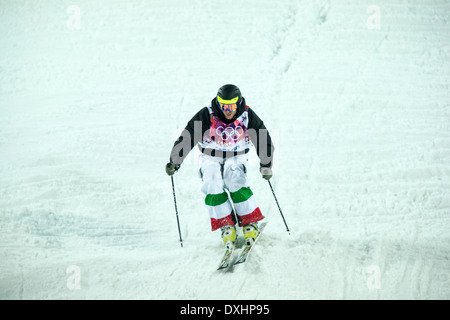 Freestyle-Skifahrer Giacomo Matiz (ITA) im Wettbewerb mit Herren Buckelpiste bei den Olympischen Winterspiele Sotschi 2014 Stockfoto