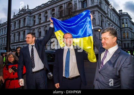 London, UK. 26. März 2014. Ukrainischen MP Vitali Klitschko, Petro Poroschenko und Andriy Shevchenko besuchen Downing Street in London treffen mit David Cameron Credit: Guy Corbishley/Alamy Live News Stockfoto