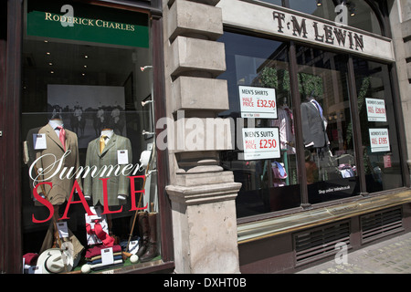 Teure gehobenen spezialisierten Kollegen "´s Schneider Geschäfte, Jermyn Street, London, England Stockfoto