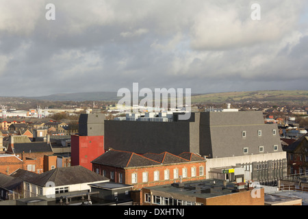 Dächer von Bolton Stadt Zentrum aussehende Nord-nordöstlich von Victoria Square, dominiert von den Markierungen und Spencer speichern Gebäude. Stockfoto