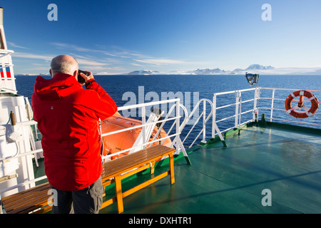 Die antarktische Halbinsel vom Deck der Akademik Sergey Vavilov, verstärkt ein Eis Schiff Stockfoto