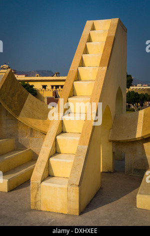 Jantar Mantar ist eine Sammlung von architektonischen astronomische Instrumente in Jaipur, Indien Stockfoto