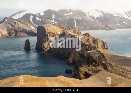 Deception Island in Süd-Shetland-Inseln vor der antarktischen Halbinsel ist eine aktive vulkanische Caldera. Stockfoto