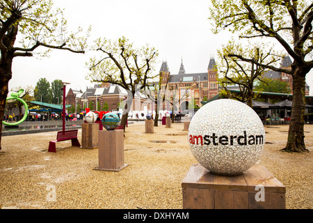 Blick in Richtung Rijksmuseum über Kunstwerke und ich Am Amsterdam Zeichen in Amsterdam Stockfoto