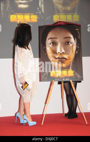 Hong Kong, China. 25. März 2014. Auf Dienstag, 25. März 2014 fördert Schauspielerin Zhou Xun Film Overheard 3 in Hong Kong, China. © TopPhoto/Alamy Live-Nachrichten Stockfoto