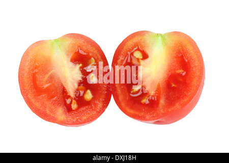 Tomatenscheibe isoliert auf weißem Hintergrund. Stockfoto