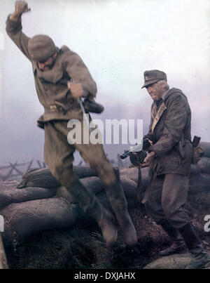 Kreuz aus Eisen (UK/W GER/YUG 1977) JAMES COBURN rechts Stockfoto