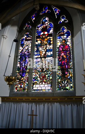 Buntglasfenster Ost in Erinnerung an Lilla Whitelock Tanner, 1929, St. Martin's Kirche, Chipping Ongar, Essex, England Stockfoto