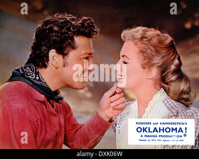OKLAHOMA! (US1955) GORDON MacRAE, SHIRLEY JONES ein RODGERS ein Stockfoto