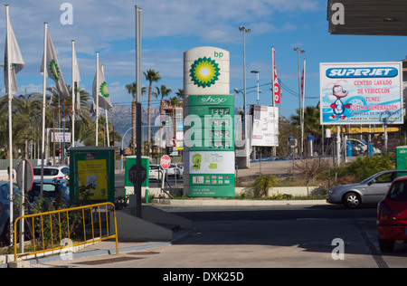 BP-Tankstelle in Benidorm, Spanien Stockfoto