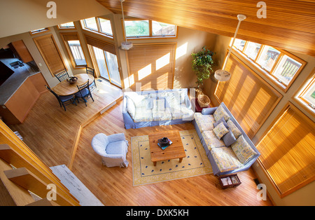 Blick von Wohnzimmer und Esszimmer vom loft Stockfoto