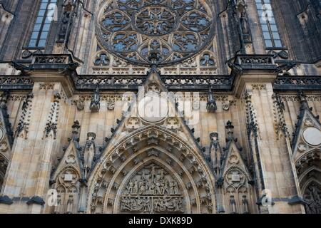 St. Vitus Cathedral (Chrám Svatého Víta Svatého Katedrála Víta oder Tschechisch) ist ein Tempel geweiht zum katholischen Gottesdienst befindet sich im Stadtzentrum von Prag (Tschechische Republik).  -April 2013. Stockfoto