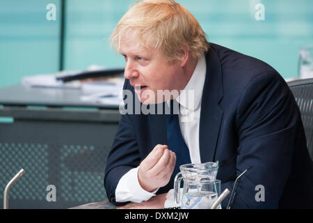 London, 27. März 2014. Bürgermeister von London Boris Johnson spricht als die Polizei und Kriminalität Ausschuss der London Assembly Frage ihn auf verdeckte Überwachung und die Steuerung der Metropolitan Police. Bildnachweis: Paul Davey/Alamy Live-Nachrichten Stockfoto