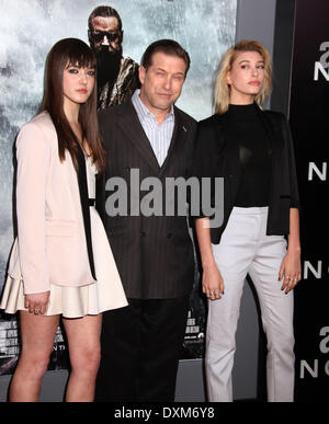 New York, New York, USA. 26. März 2014. Schauspieler STEPHEN BALDWIN und seinen Töchtern (L-R) HAILEY BALDWIN und ALAIA BALDWIN die New Yorker Premiere von 'Noah' besuchen im Ziegfeld Theater statt. Bildnachweis: Nancy Kaszerman/ZUMAPRESS.com/Alamy Live-Nachrichten Stockfoto